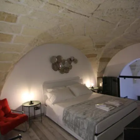 Benny Houses E Lecce