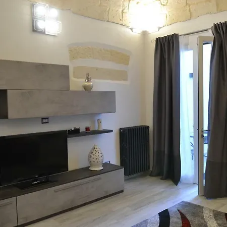 Benny Houses E Lecce