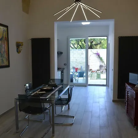 Benny Houses E Apartment *